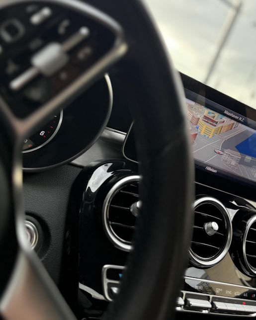 Dashboard van een lesauto van Lespunt